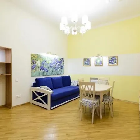 Apartment сучасні на площі ринок з балконом *